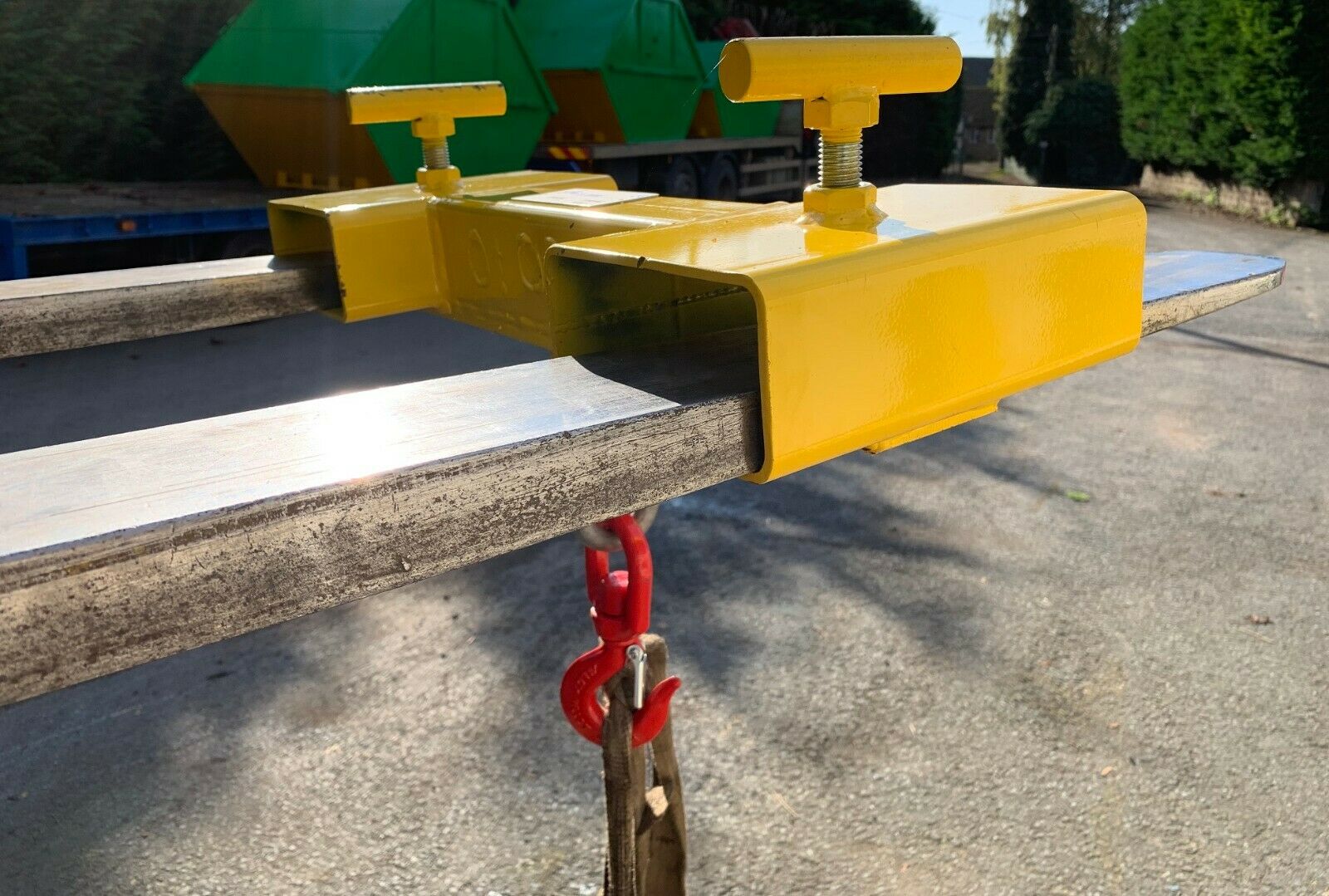 Forklift lifting jib T bolts to secure to forks