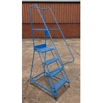 4_step_ladder_with_spring_loaded_wheels_sprung_mobile_step_ladder_narrow_isle_ladder_with_a_platform_height_of_1000mm_1142073567