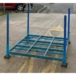 Used Large Post Pallet Blue