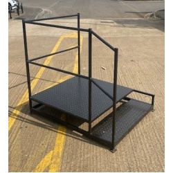 Used Fixed Access Steps - 90 Degree Exit - Angle