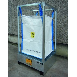 FIBC bulk bag holder rack with sump