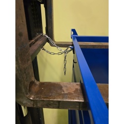 VBB 750 Drop Bottom Showing Safety Chain In Use
