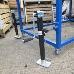 Lorry Access Mobile Unloading Platform - R7 jacking legs