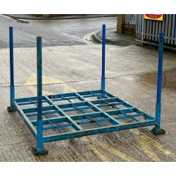 Used Large Post Pallet Blue