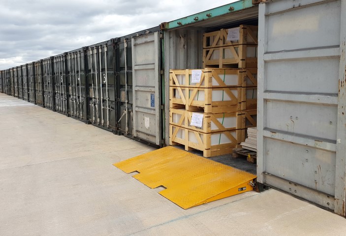 Steel yard ramp for forklift access to shipping container