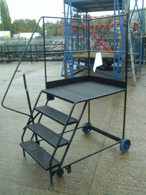 Custom extended platform mobile steps