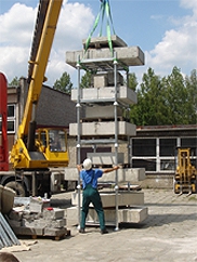 Load testing of TITAN Post pallets with stacking posts and load pallets at TUV Rheinland